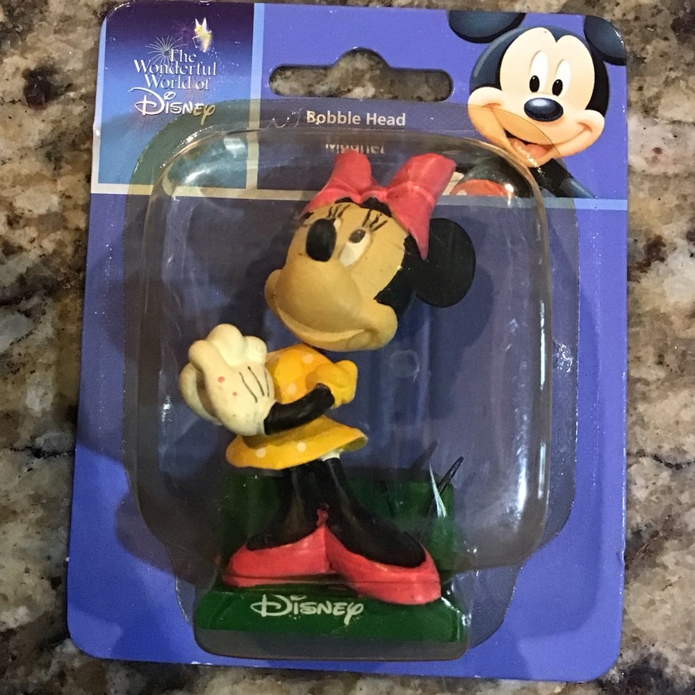 Collectable Minnie Mouse. Bobblehead Magnet. New
